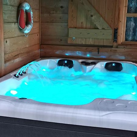 Au Petit Chalet Avec Son Spa - Escapade En Amoureux ! Cruet Exterior foto